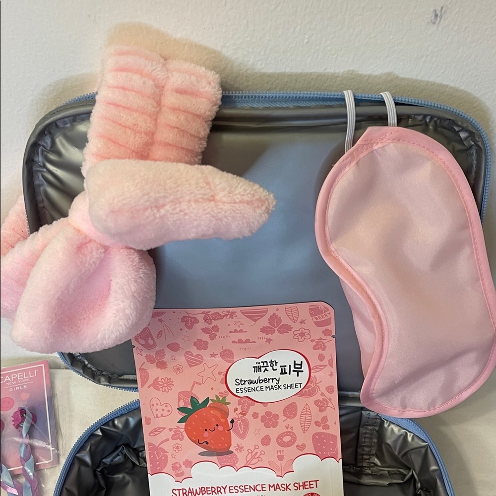 Disney $75 Value Pink Kids Spa & Hair Accessory Gift Set 16 Items Value - Picture 10 of 16
